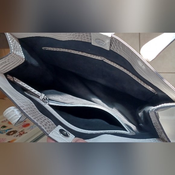 Calvin Klein - Picture 7 of 9